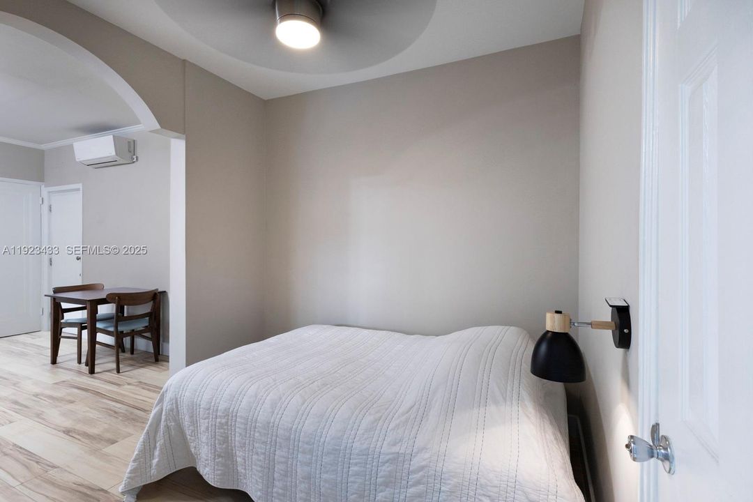 For Rent: $1,900 (0 beds, 1 baths, 364 Square Feet)