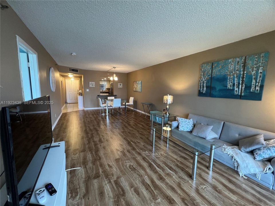 For Rent: $2,000 (2 beds, 2 baths, 1070 Square Feet)