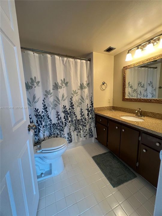 For Rent: $2,000 (2 beds, 2 baths, 1070 Square Feet)