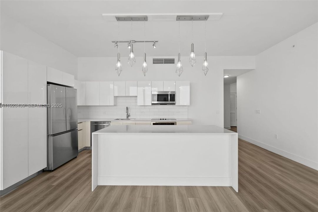 For Rent: $5,663 (3 beds, 2 baths, 1674 Square Feet)