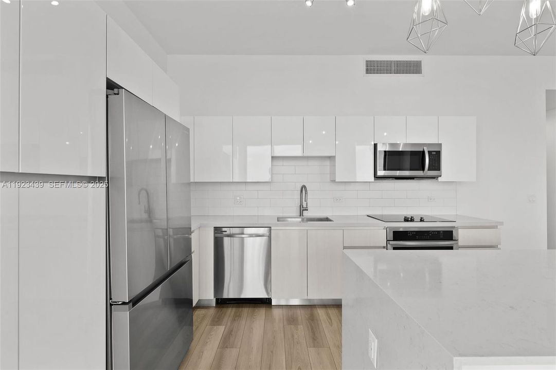 For Rent: $5,663 (3 beds, 2 baths, 1674 Square Feet)