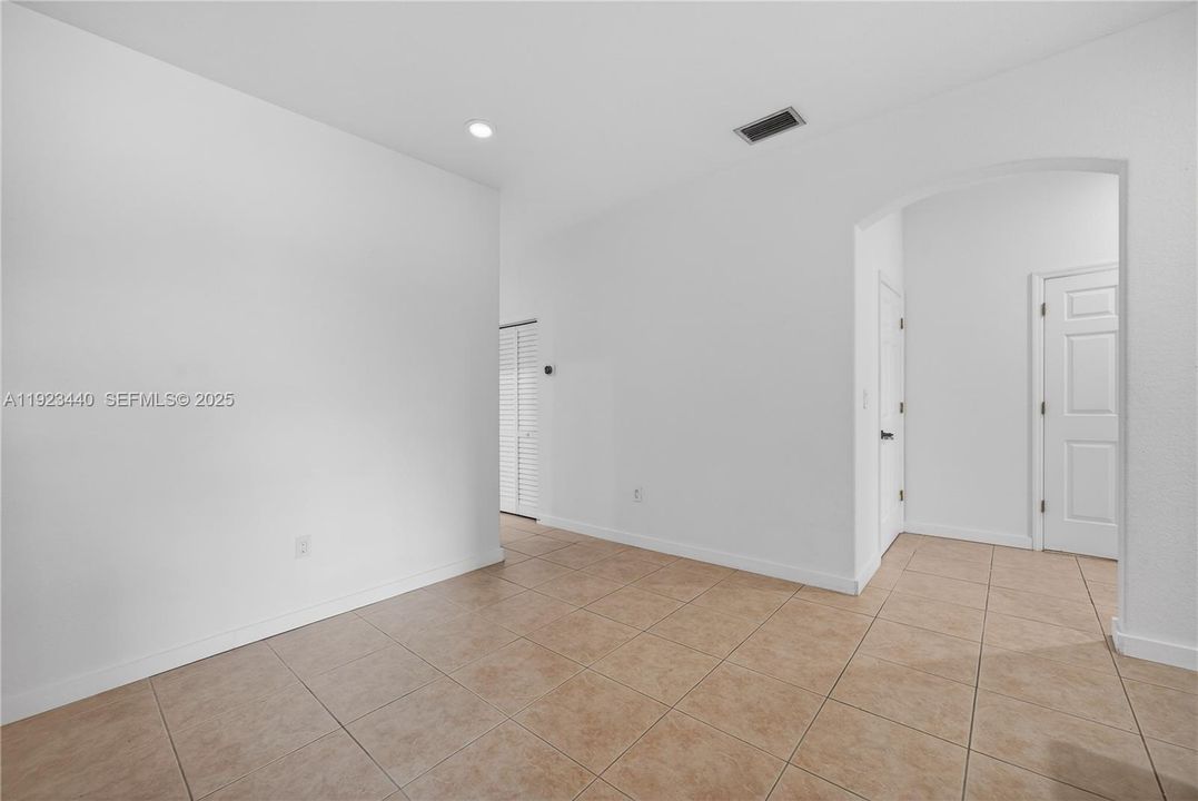 For Rent: $2,400 (3 beds, 2 baths, 1216 Square Feet)