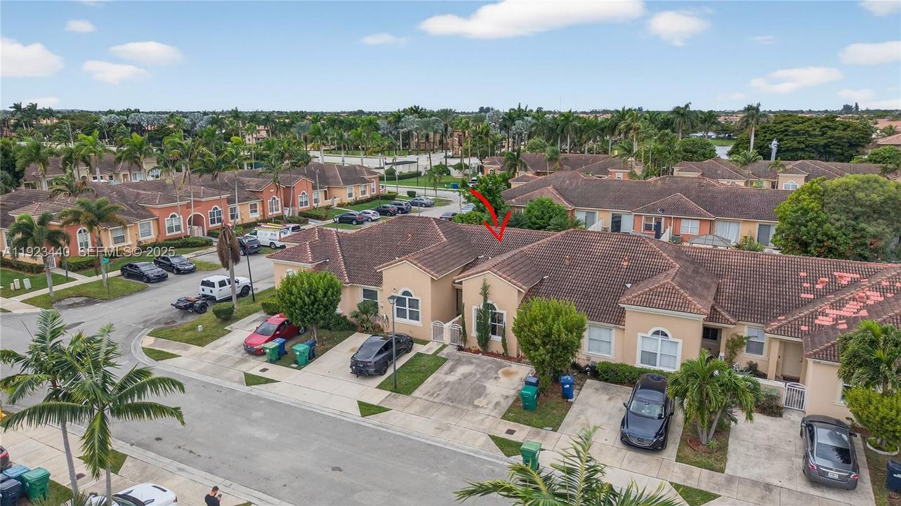 For Rent: $2,400 (3 beds, 2 baths, 1216 Square Feet)