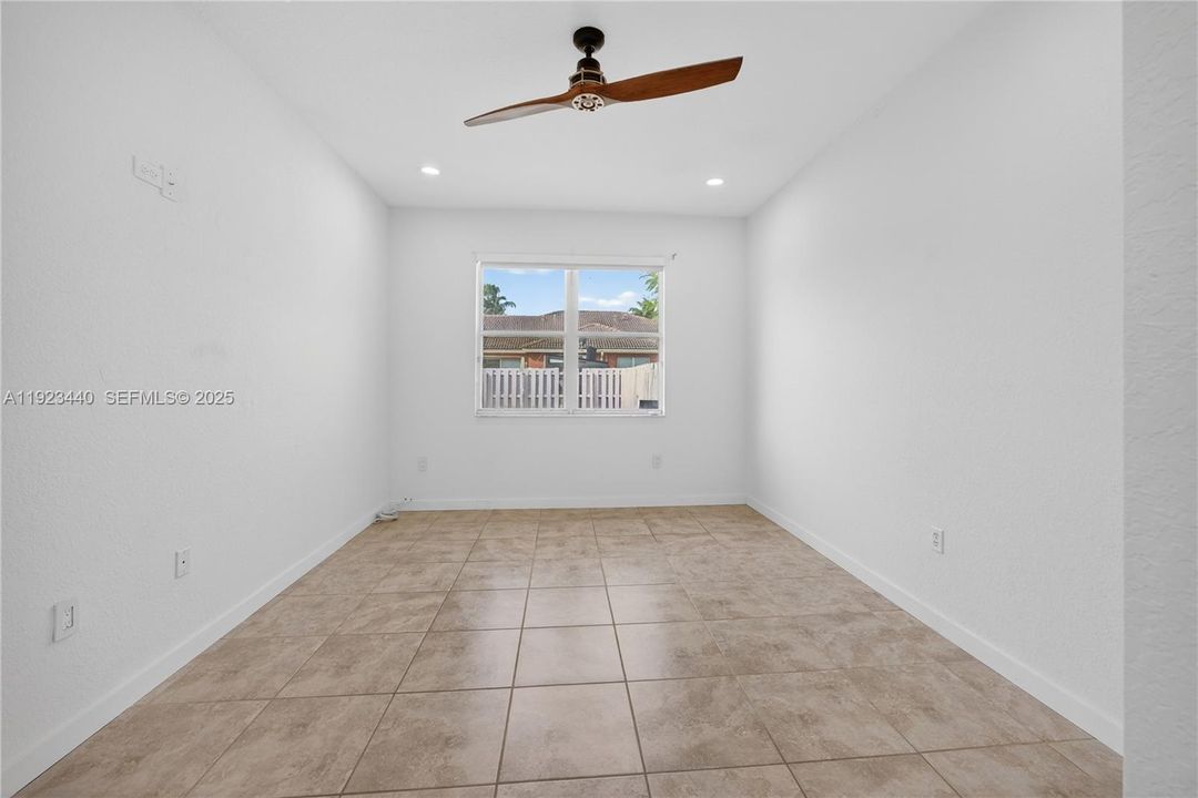 For Rent: $2,400 (3 beds, 2 baths, 1216 Square Feet)