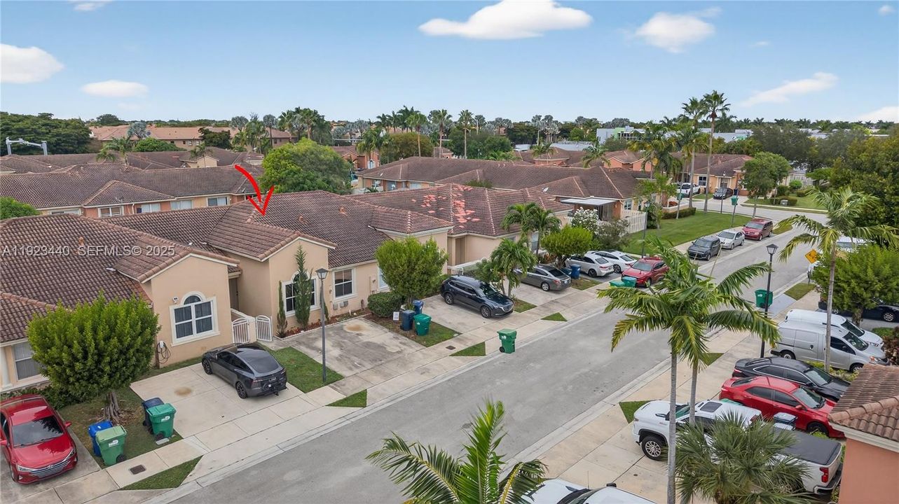 For Rent: $2,400 (3 beds, 2 baths, 1216 Square Feet)