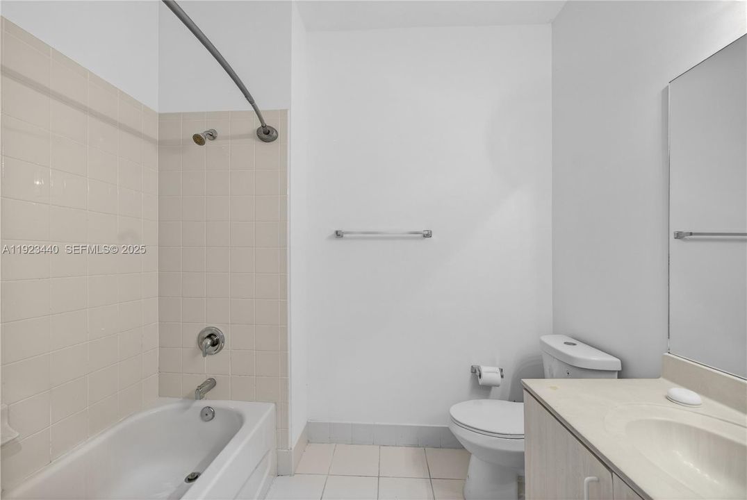 For Rent: $2,400 (3 beds, 2 baths, 1216 Square Feet)