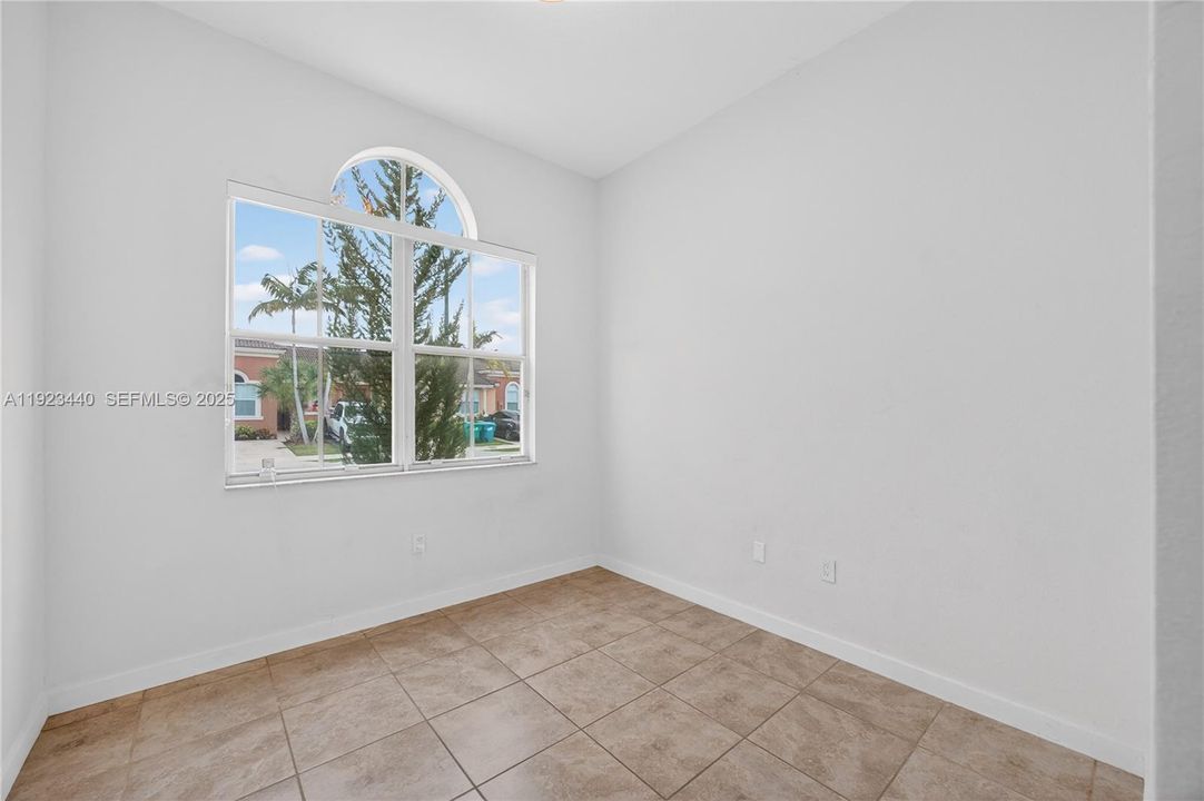 For Rent: $2,400 (3 beds, 2 baths, 1216 Square Feet)