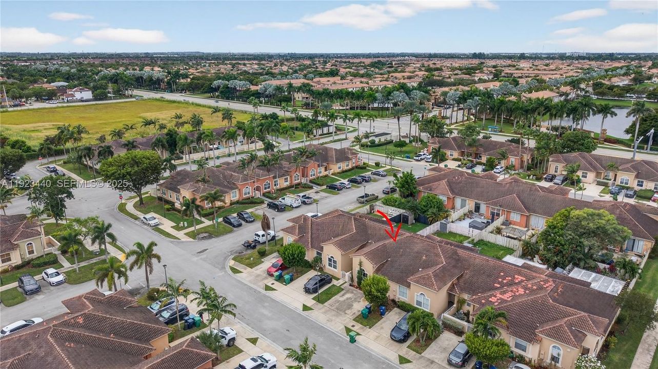 For Rent: $2,400 (3 beds, 2 baths, 1216 Square Feet)