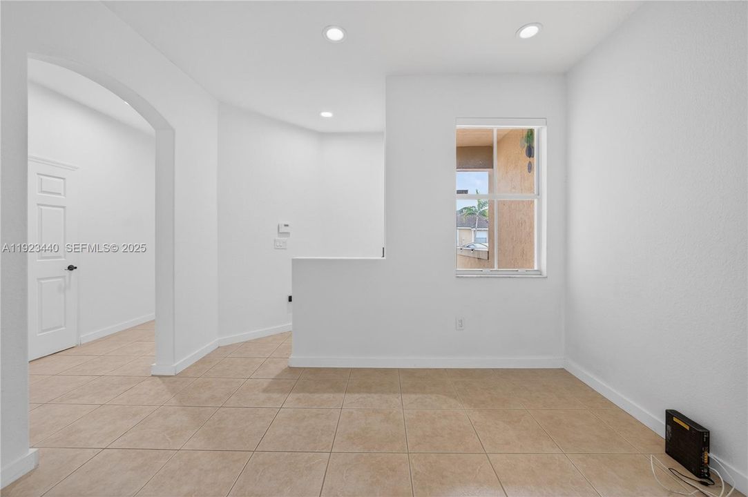 For Rent: $2,400 (3 beds, 2 baths, 1216 Square Feet)