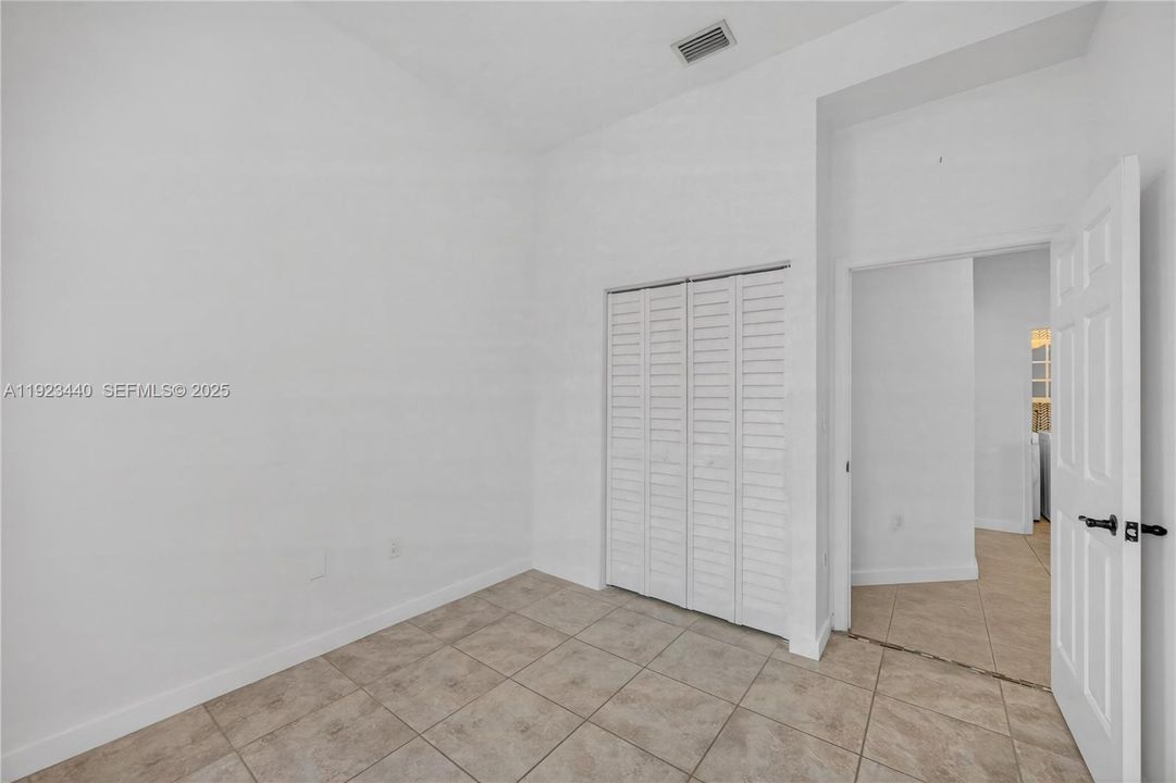 For Rent: $2,400 (3 beds, 2 baths, 1216 Square Feet)