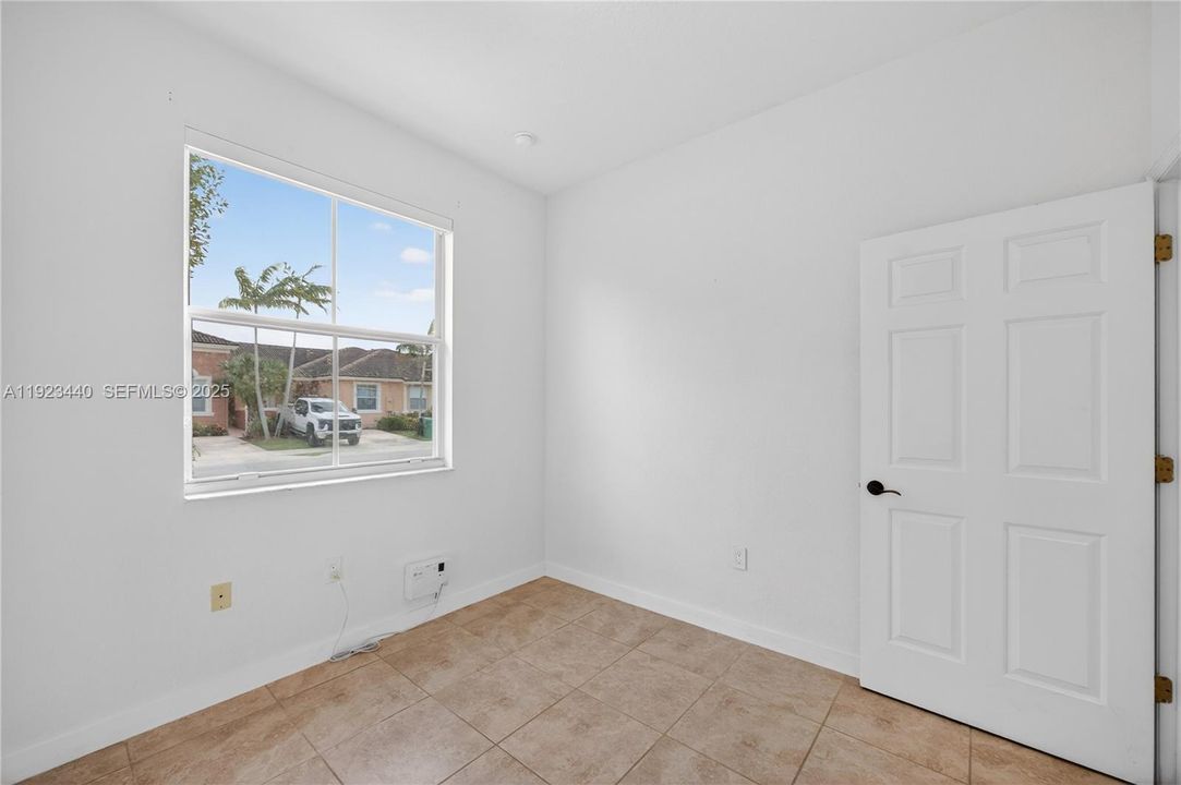 For Rent: $2,400 (3 beds, 2 baths, 1216 Square Feet)