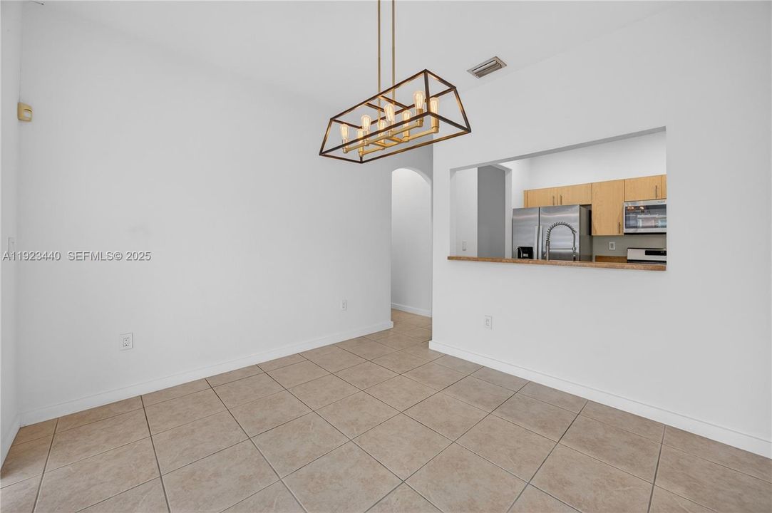 For Rent: $2,400 (3 beds, 2 baths, 1216 Square Feet)