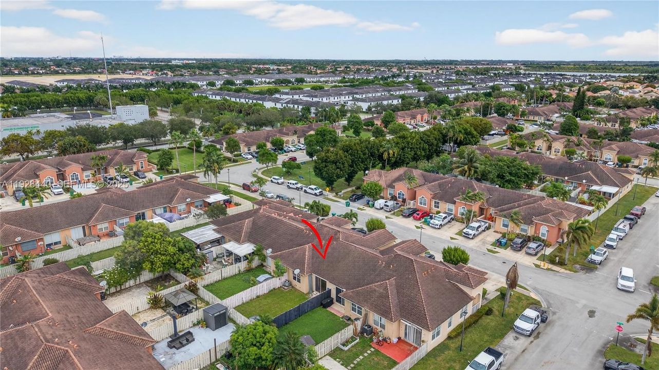 For Rent: $2,400 (3 beds, 2 baths, 1216 Square Feet)