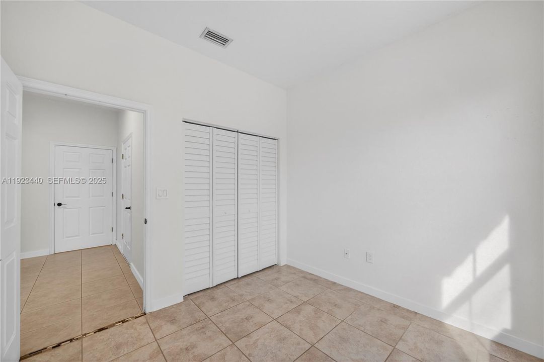 For Rent: $2,400 (3 beds, 2 baths, 1216 Square Feet)