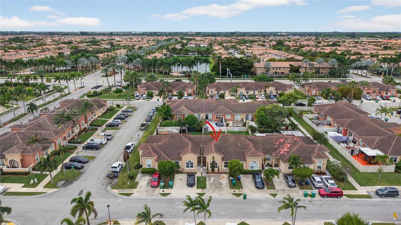 For Rent: $2,400 (3 beds, 2 baths, 1216 Square Feet)