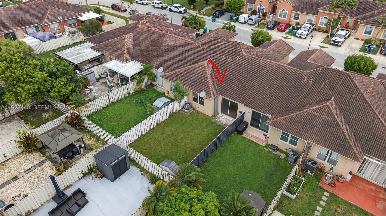 For Rent: $2,400 (3 beds, 2 baths, 1216 Square Feet)