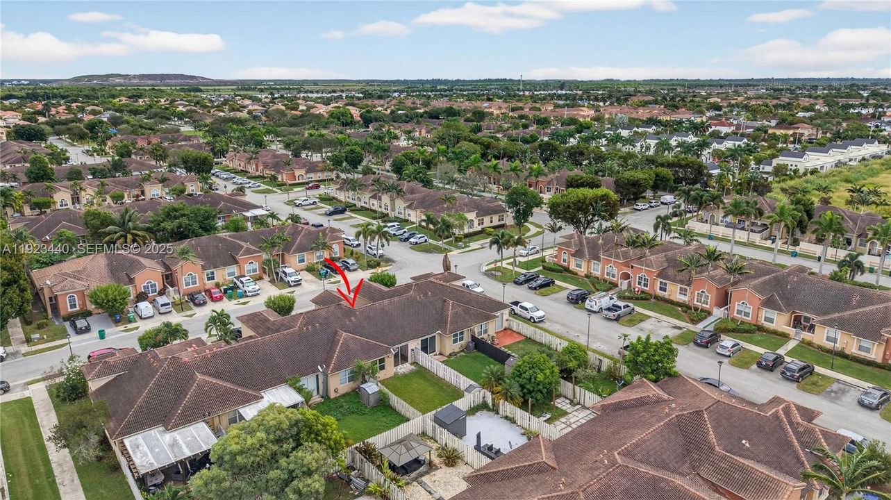 For Rent: $2,400 (3 beds, 2 baths, 1216 Square Feet)