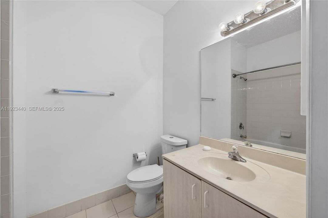 For Rent: $2,400 (3 beds, 2 baths, 1216 Square Feet)