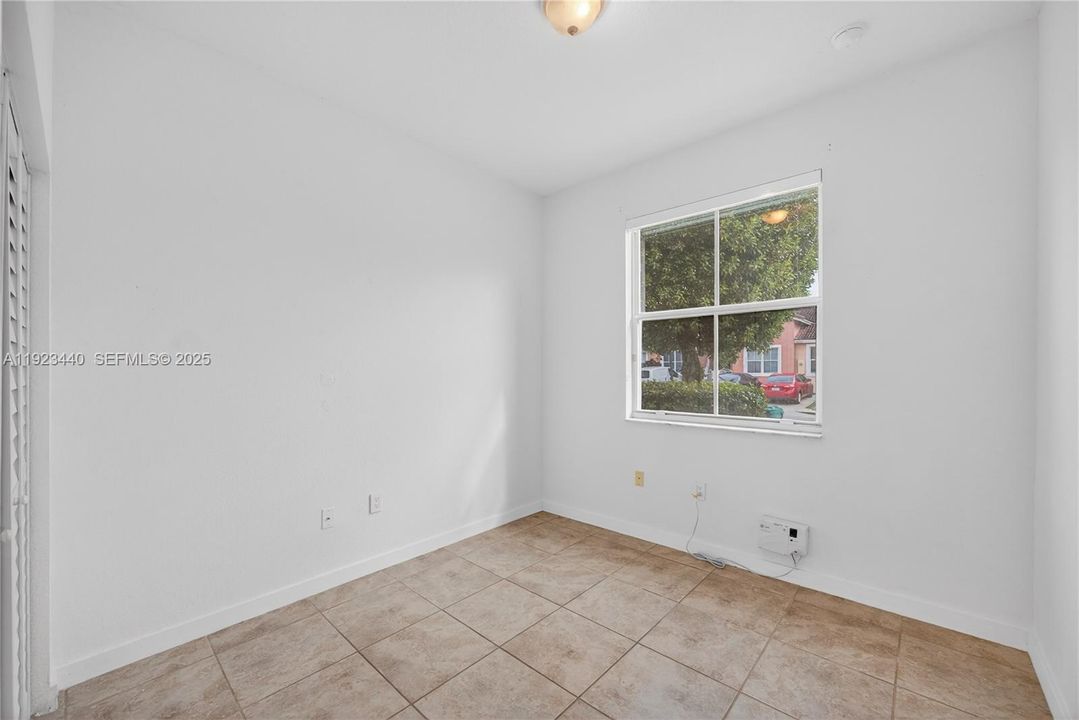 For Rent: $2,400 (3 beds, 2 baths, 1216 Square Feet)