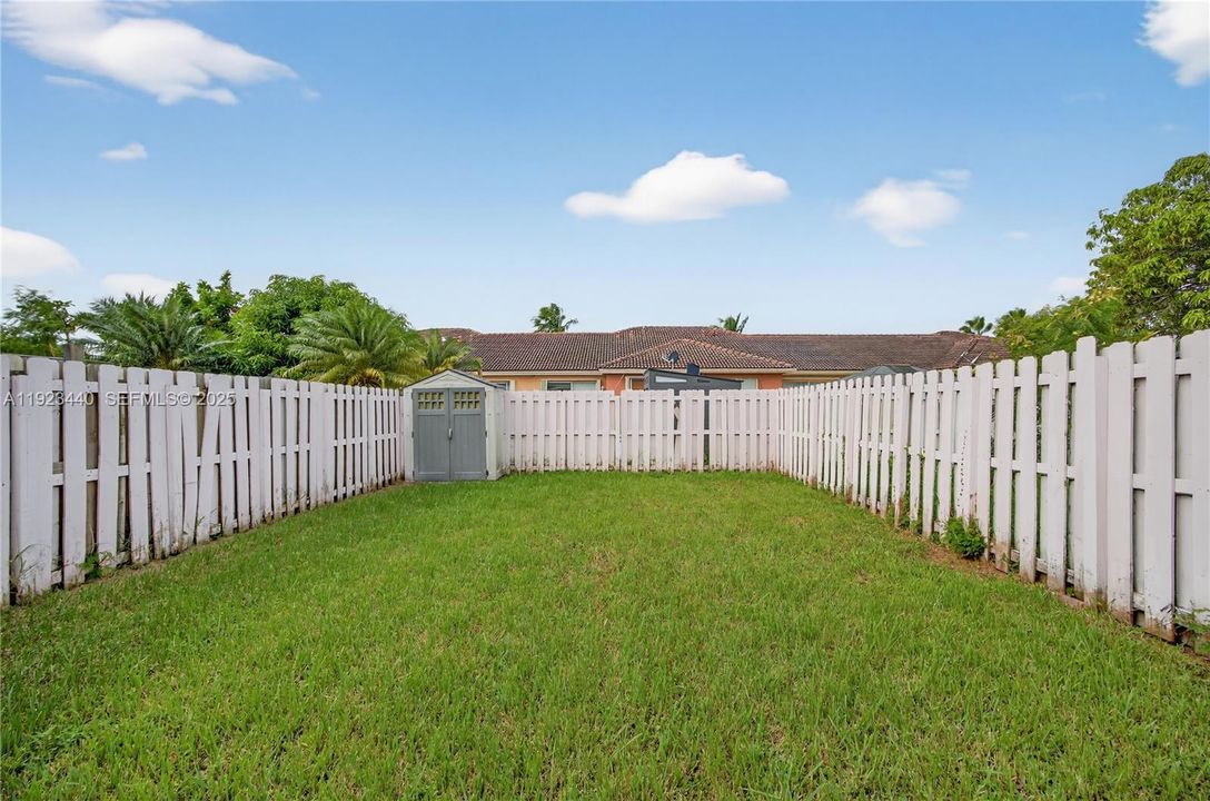 For Rent: $2,400 (3 beds, 2 baths, 1216 Square Feet)