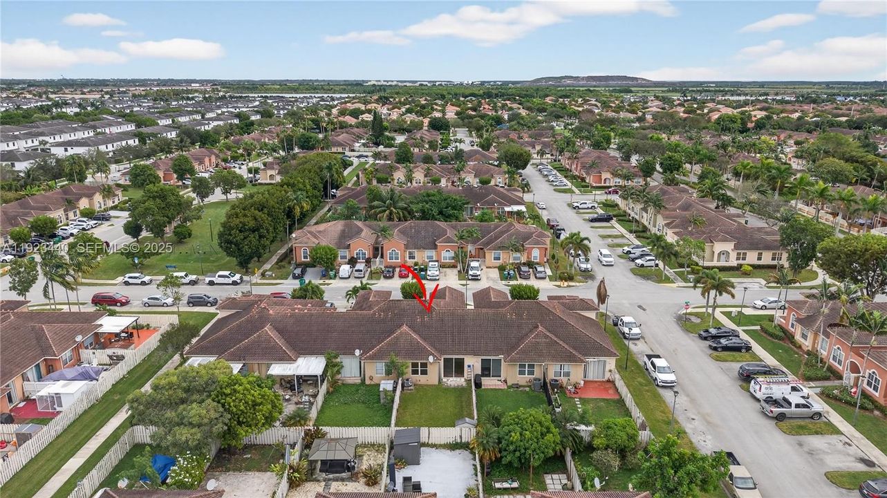 For Rent: $2,400 (3 beds, 2 baths, 1216 Square Feet)