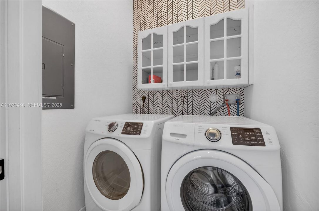 For Rent: $2,400 (3 beds, 2 baths, 1216 Square Feet)