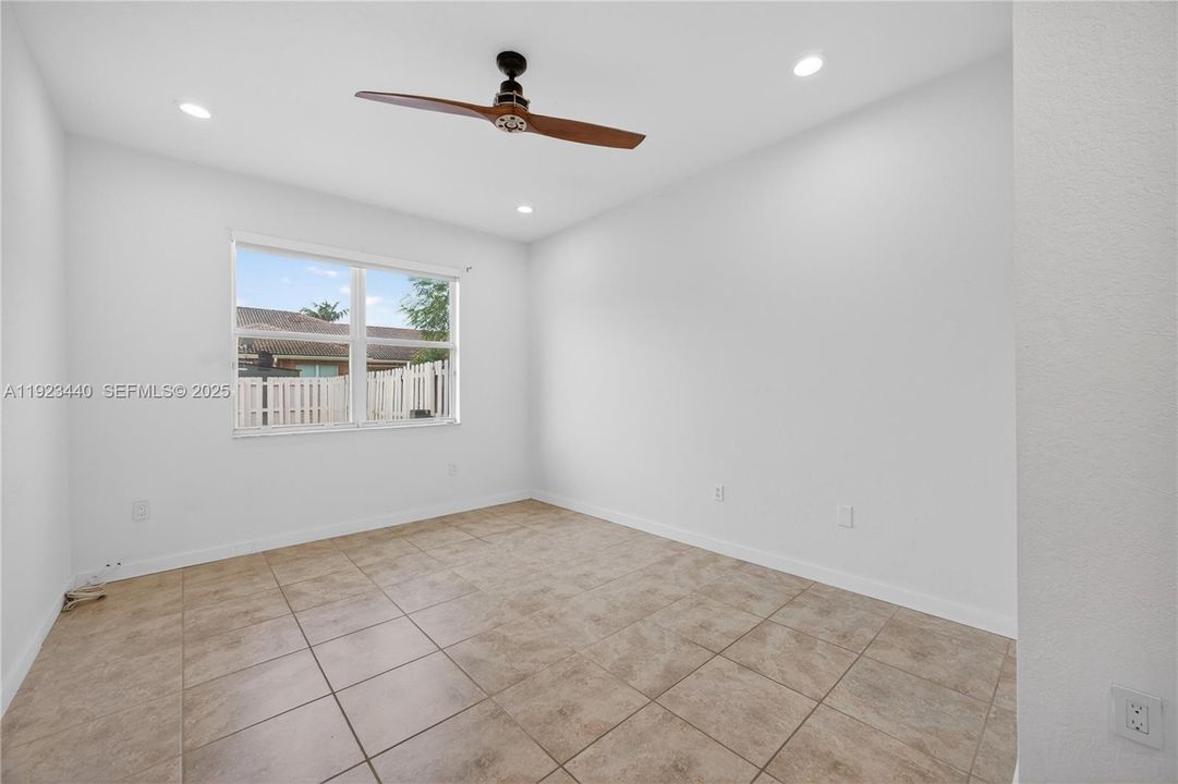 For Rent: $2,400 (3 beds, 2 baths, 1216 Square Feet)