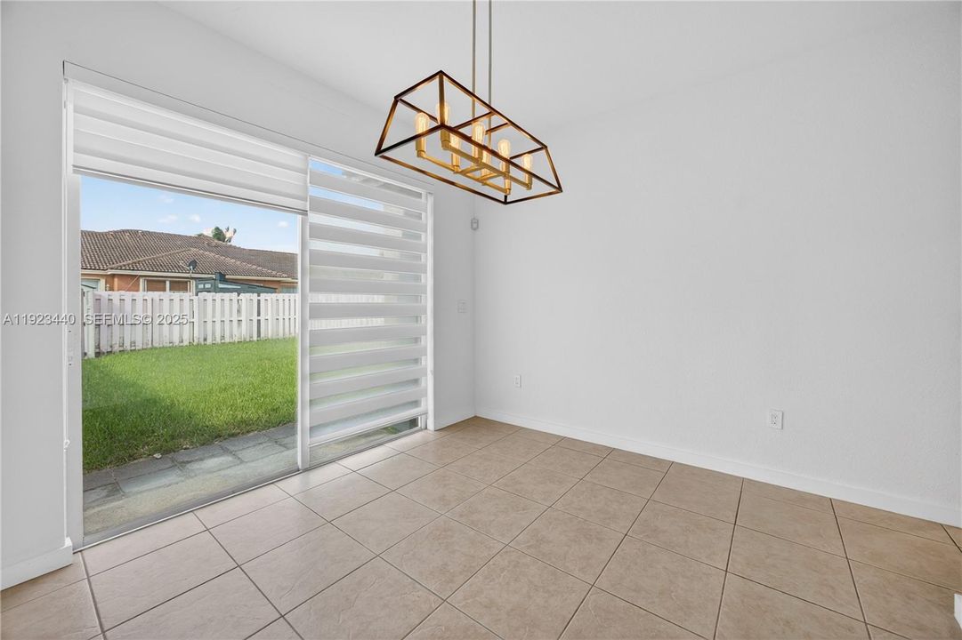 For Rent: $2,400 (3 beds, 2 baths, 1216 Square Feet)