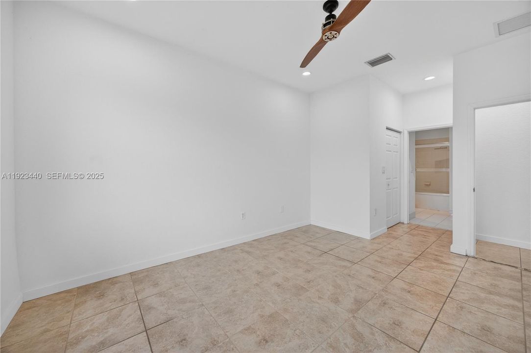 For Rent: $2,400 (3 beds, 2 baths, 1216 Square Feet)