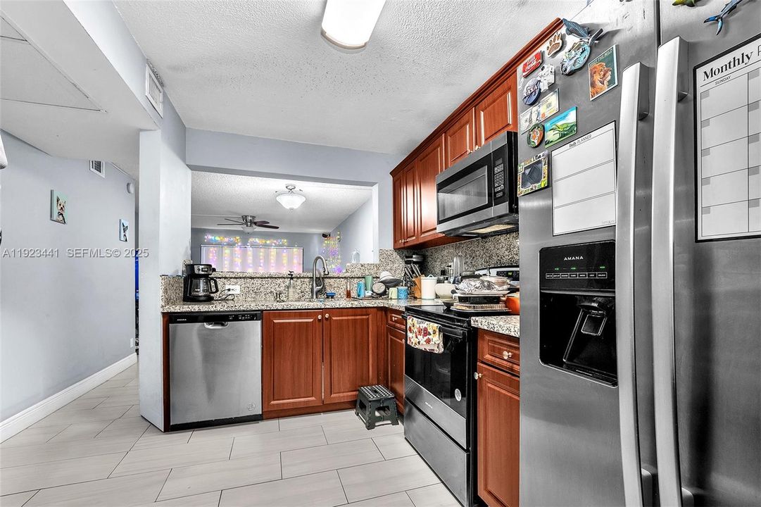 For Sale: $209,900 (2 beds, 2 baths, 815 Square Feet)