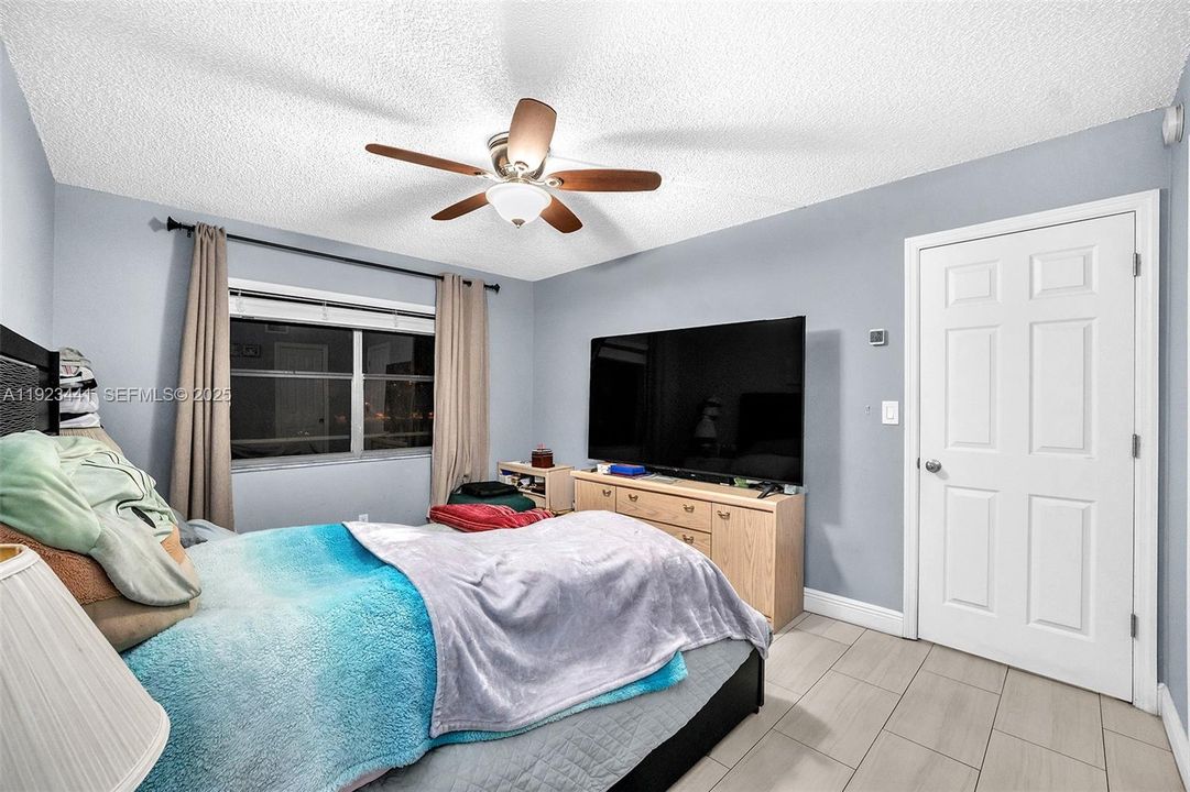 For Sale: $209,900 (2 beds, 2 baths, 815 Square Feet)