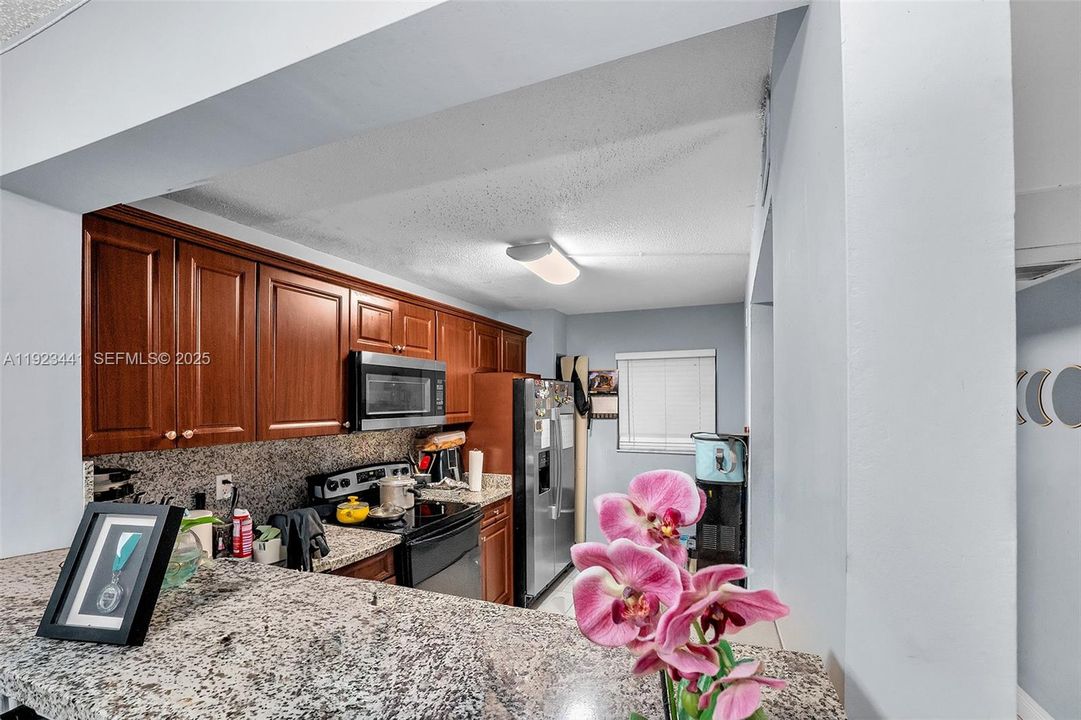 For Sale: $209,900 (2 beds, 2 baths, 815 Square Feet)