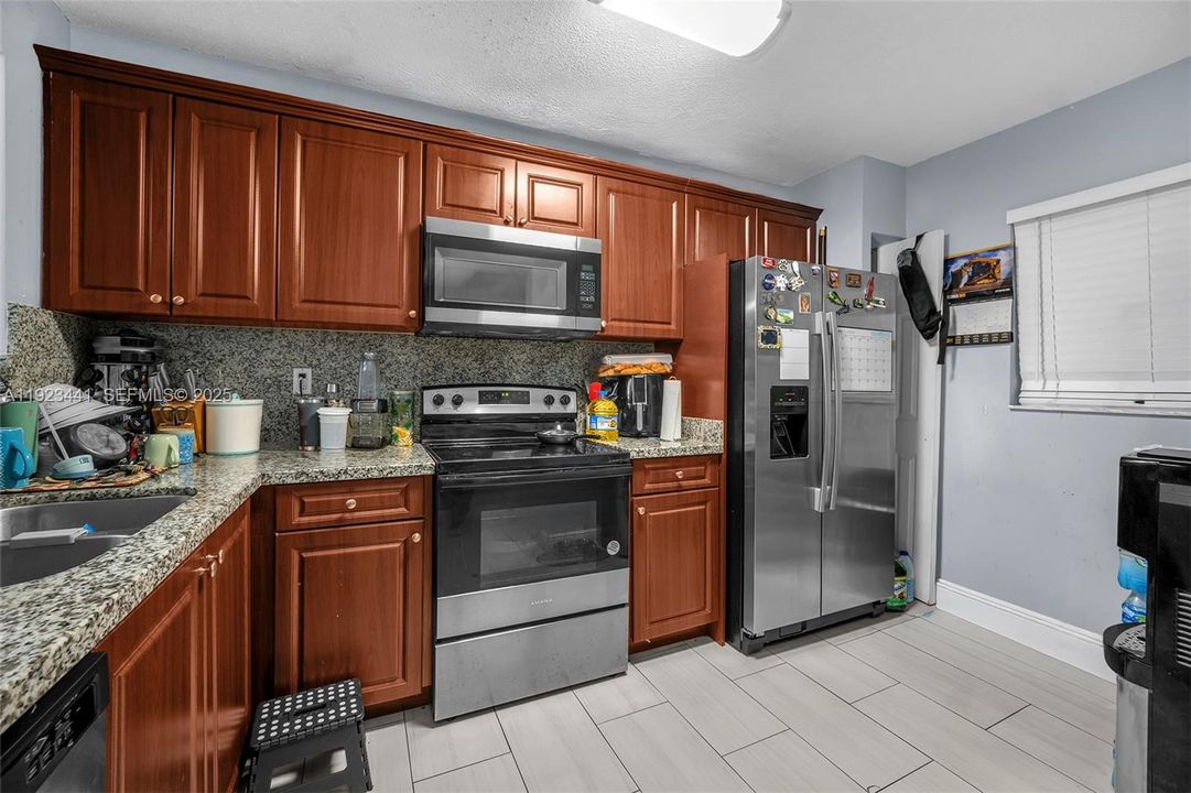 For Sale: $209,900 (2 beds, 2 baths, 815 Square Feet)