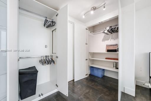For Sale: $467,000 (1 beds, 1 baths, 754 Square Feet)