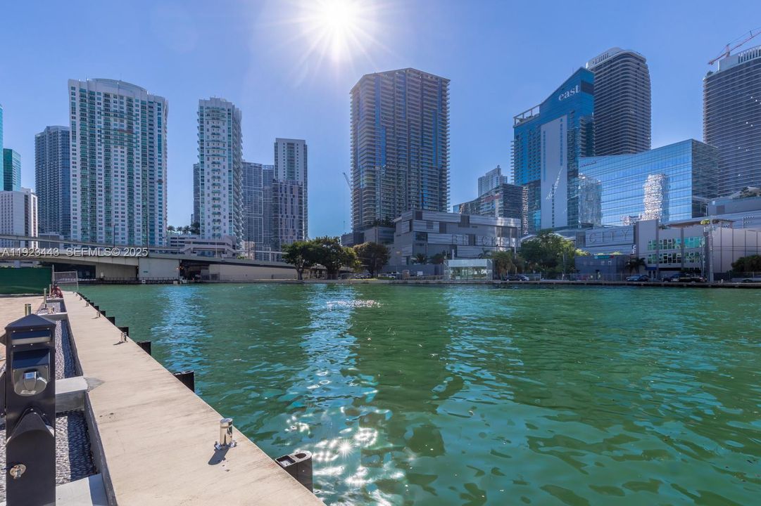 For Sale: $467,000 (1 beds, 1 baths, 754 Square Feet)