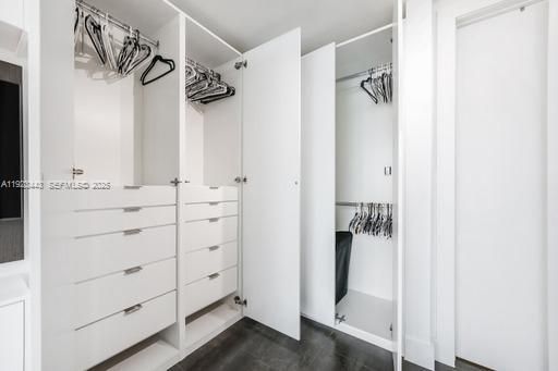 For Sale: $467,000 (1 beds, 1 baths, 754 Square Feet)