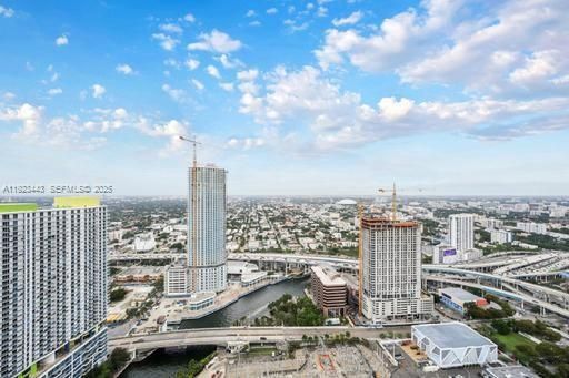 For Sale: $467,000 (1 beds, 1 baths, 754 Square Feet)