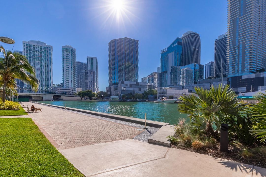 For Sale: $467,000 (1 beds, 1 baths, 754 Square Feet)