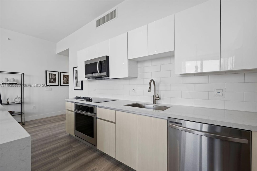 For Rent: $5,029 (3 beds, 2 baths, 1674 Square Feet)