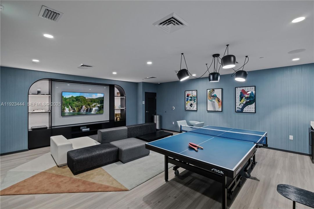 For Rent: $5,029 (3 beds, 2 baths, 1674 Square Feet)