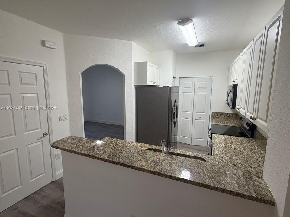 For Rent: $2,750 (3 beds, 2 baths, 1256 Square Feet)