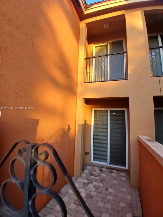 For Rent: $2,750 (3 beds, 2 baths, 1256 Square Feet)