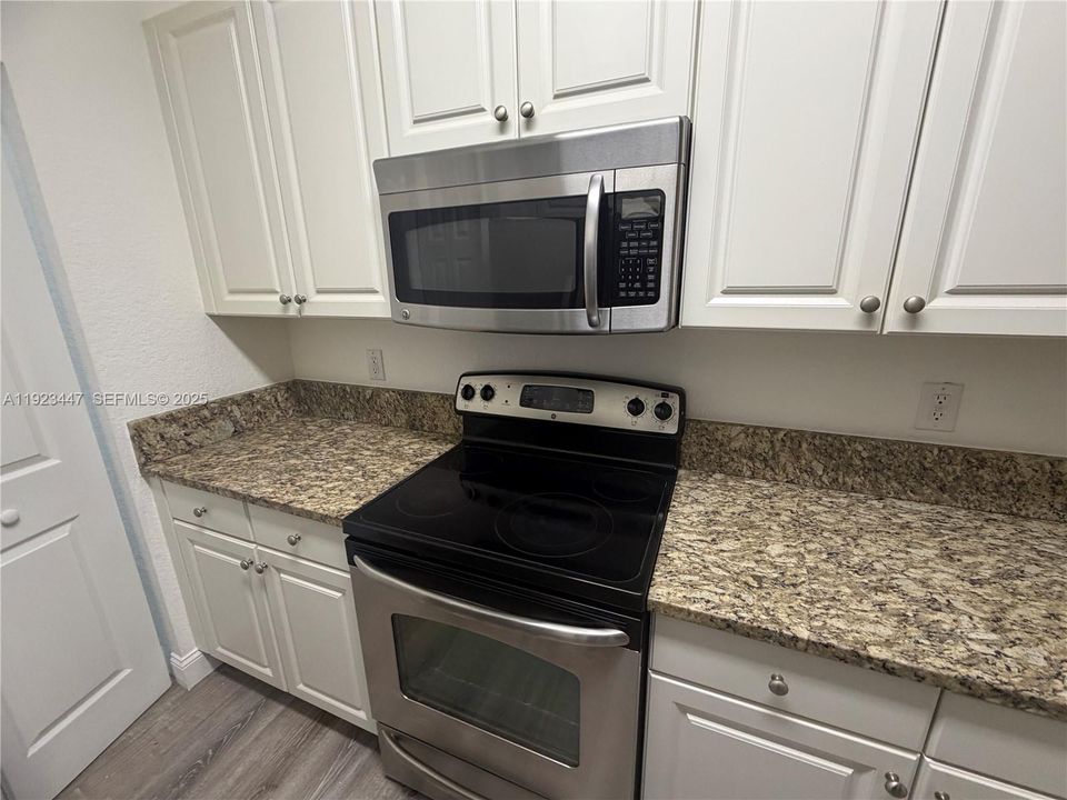 For Rent: $2,750 (3 beds, 2 baths, 1256 Square Feet)