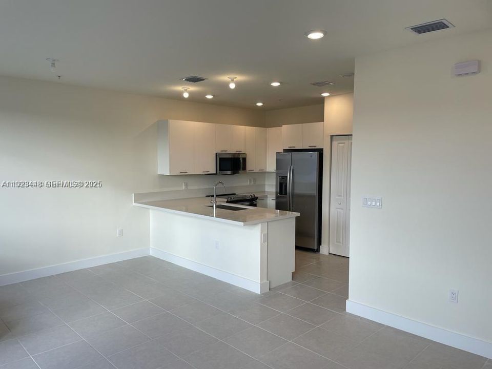 For Rent: $3,000 (3 beds, 2 baths, 1102 Square Feet)