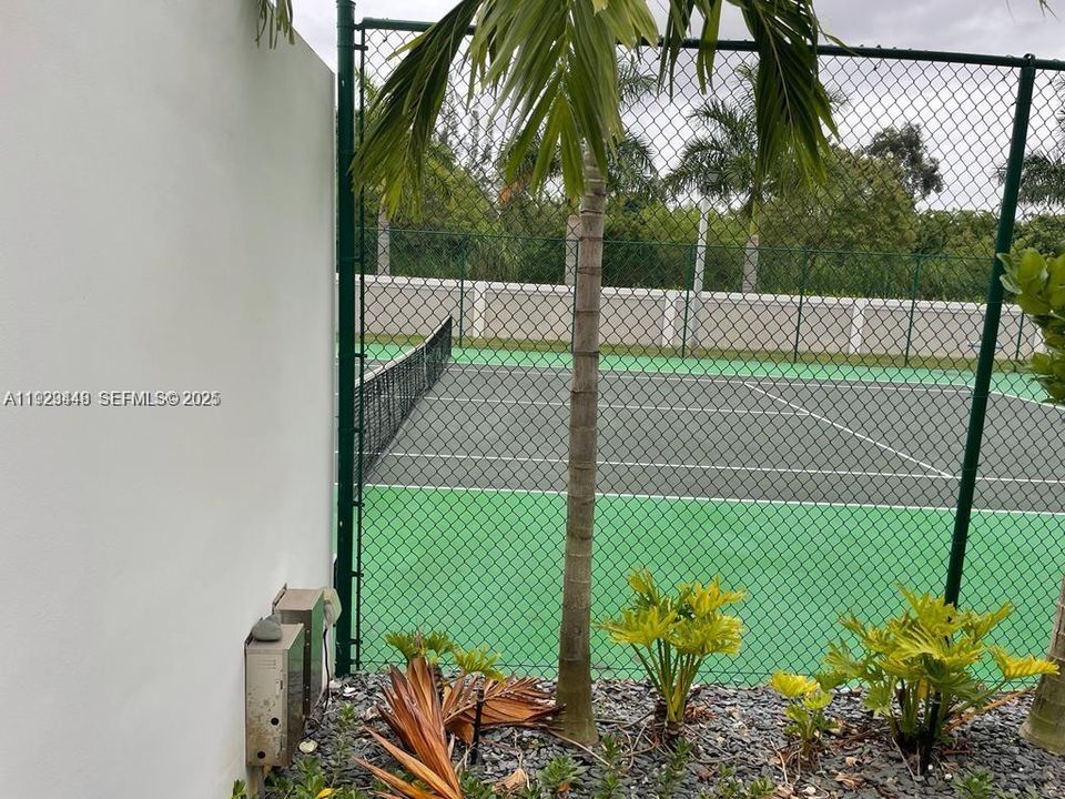 For Rent: $3,000 (3 beds, 2 baths, 1102 Square Feet)