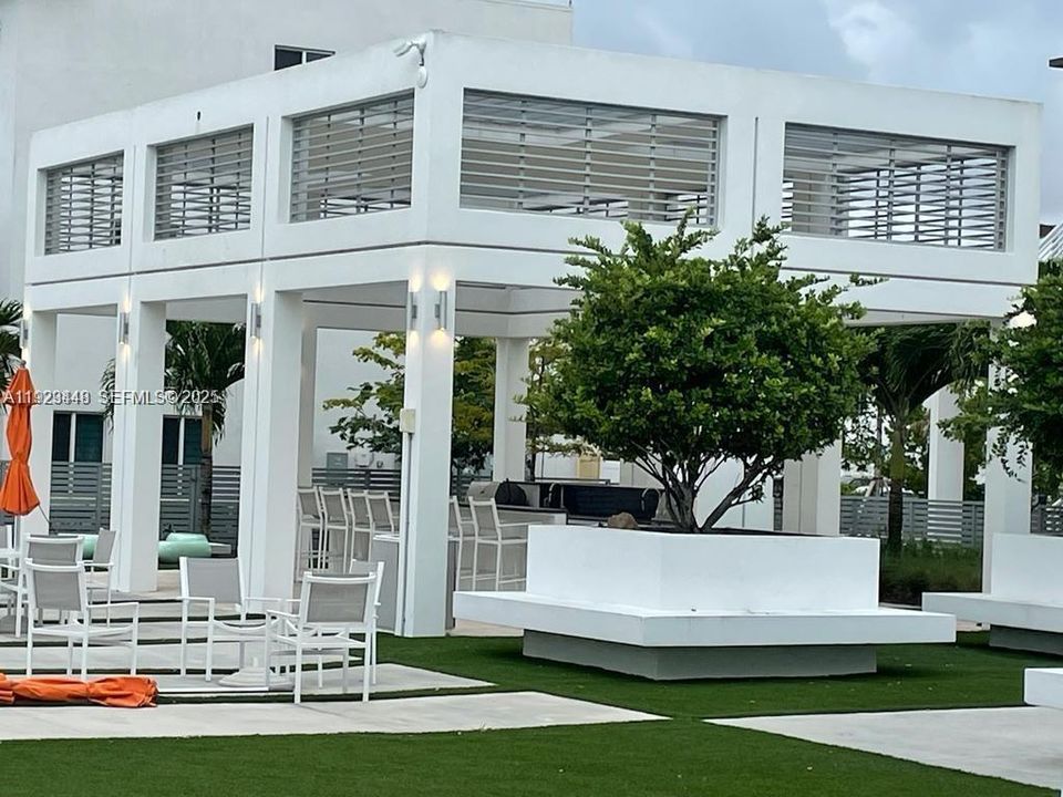 For Rent: $3,000 (3 beds, 2 baths, 1102 Square Feet)