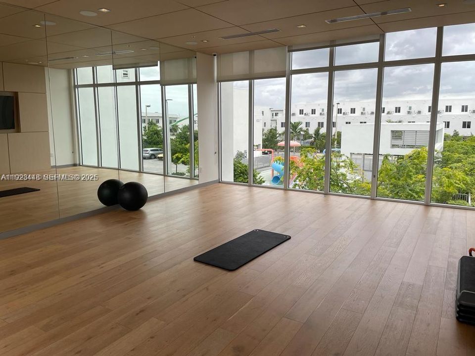 For Rent: $3,000 (3 beds, 2 baths, 1102 Square Feet)