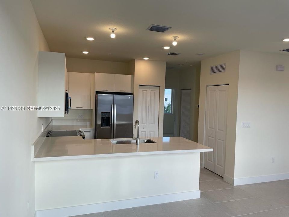 For Rent: $3,000 (3 beds, 2 baths, 1102 Square Feet)