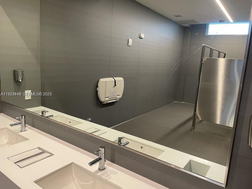 For Rent: $3,000 (3 beds, 2 baths, 1102 Square Feet)