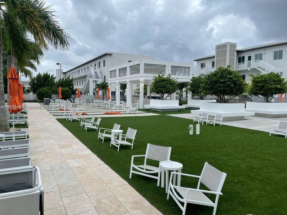 For Rent: $3,000 (3 beds, 2 baths, 1102 Square Feet)